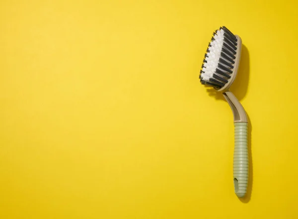 Plastic Brush Handle Cleaning House Yellow Background Top View Copy — Stock Photo, Image