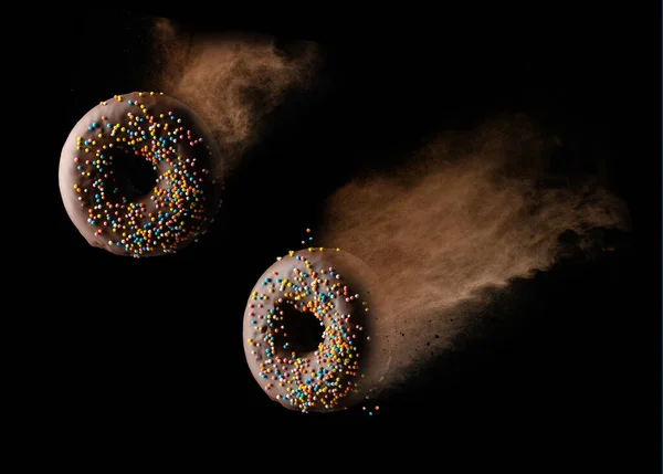 Chocolade Ronde Donuts Met Veelkleurige Suiker Hagelslag Zweven Een Wolk — Stockfoto