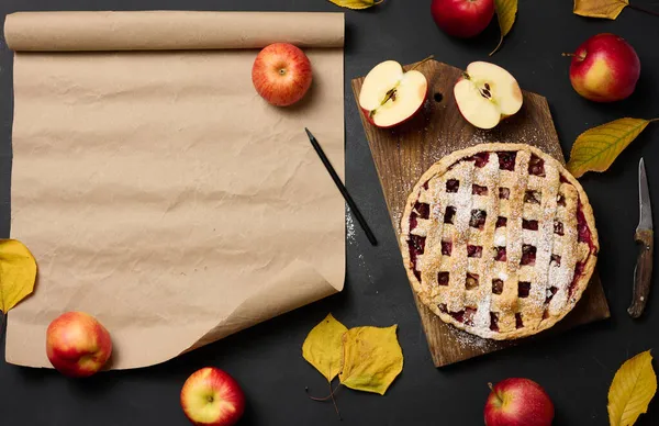 Baked Traditional Apple Pie Brown Wooden Board Fresh Red Apples — Stock Photo, Image