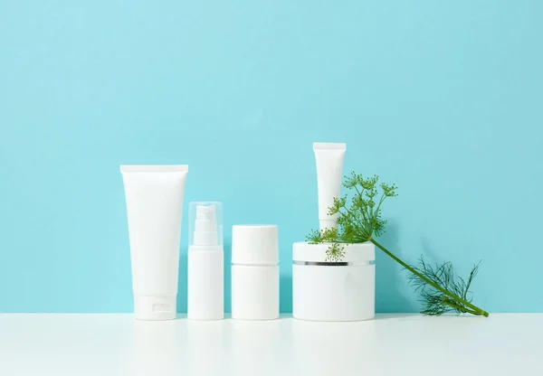 Lege Witte Plastic Buisjes Potjes Voor Cosmetica Verpakking Voor Crème — Stockfoto