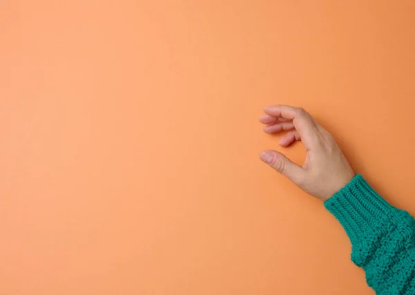 Vrouwelijke Hand Een Oranje Achtergrond Een Deel Van Het Lichaam — Stockfoto