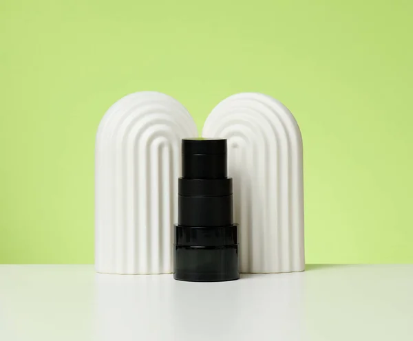 Zwarte Glazen Potten Voor Cosmetica Een Witte Tafel Verpakking Voor — Stockfoto