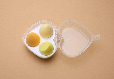 Kozmetik ve vakıf için oval yumurta şekilli süngerler.