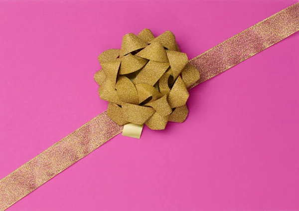Laço Fita Seda Dourada Fundo Rosa Elemento Design Para Decoração — Fotografia de Stock