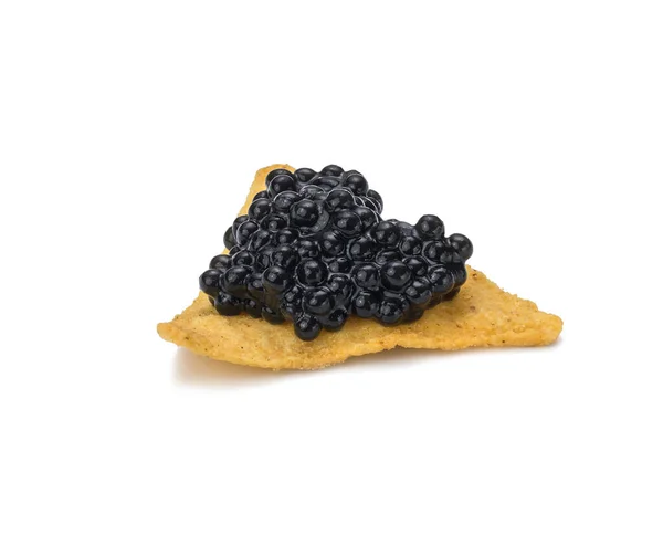 Nachos Triangulares Com Caviar Peixe Arroz Preto Isolado Sobre Fundo — Fotografia de Stock