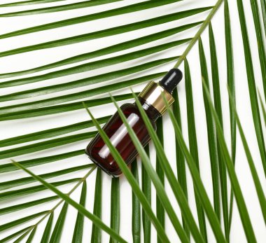 Tıbbi tasarım için kahverengi cam boru hattı, tıbbi tedavi. Eczane konsepti. Kolajen deri. Cilt makyajı ürünüName.