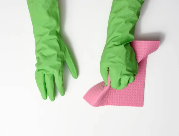 Hand Een Groene Rubberen Handschoen Houdt Een Zachte Spons Voor — Stockfoto