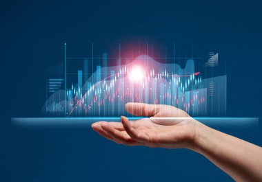 Büyüyen göstergeler ve bir kadın eli ile holografik grafik grafik grafik. İş büyümesi kavramı, kârlı bir başlangıç, kârlı bir iş stratejisi