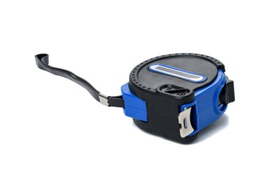 beyaz izole bir arkaplanda plastik bir kutuda bant ölçüsü