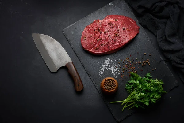 Raw Beef Tenderloin Lies Cutting Board Spices Cooking Black Table — Foto de Stock