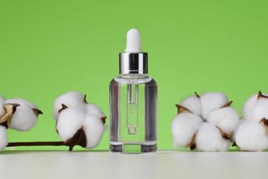 Kozmetik, yağ ve serum için pipetli beyaz cam şişe. Reklamcılık ve ürün tanıtımı