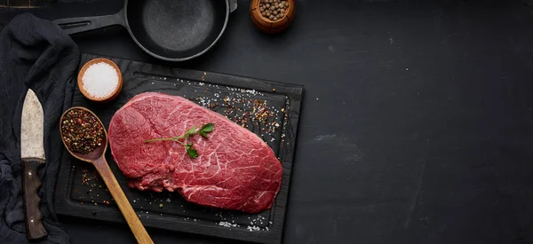 Raw Beef Tenderloin Lies Cutting Board Spices Cooking Black Table — Foto de Stock