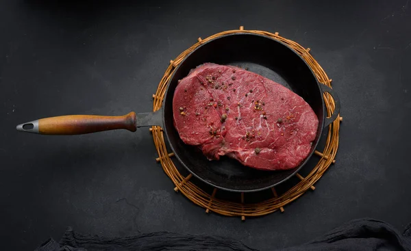 Raw Beef Tenderloin Lies Metal Frying Pan Black Table Top — Foto de Stock