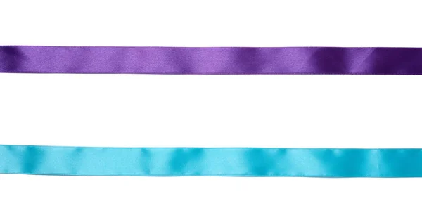 白を基調とした青紫のテキスタイルシルクリボン 包装用装飾品 — ストック写真