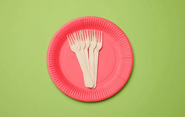 Wooden Fork Empty Red Disposable Plate Made Recycled Materials Green — Stock Photo, Image