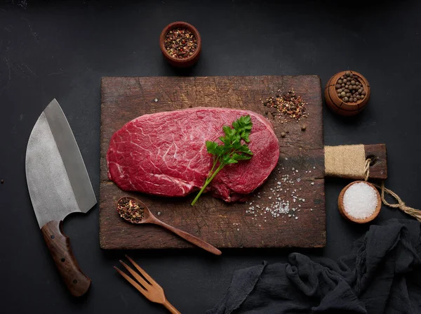 Raw Beef Tenderloin Lies Brown Wooden Board Black Table View — Foto de Stock