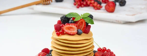 Stack Baked Pancakes Fruits Plate White Table Banner — Stock Photo, Image