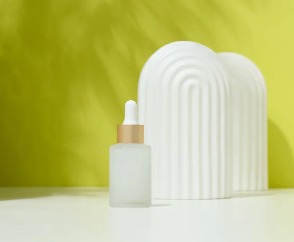 White Glass Bottle Pipette Green Background Containers Cosmetics Oils Serum — Foto de Stock