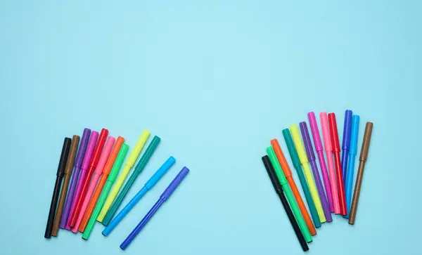 Stack Multicolored Felt Tip Pens Blue Background Flat Lay — Stock Photo, Image