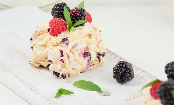 Baked Meringue Roll Cream Fresh Fruits White Wooden Board Delicious — Stockfoto