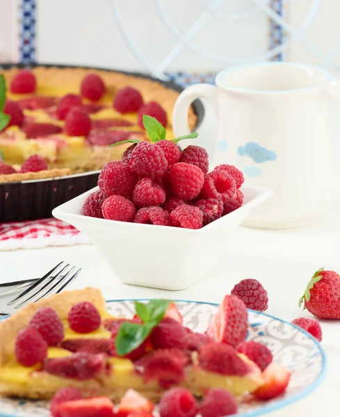 Ripe Red Raspberries White Ceramic Bowl Close — Stock Photo, Image