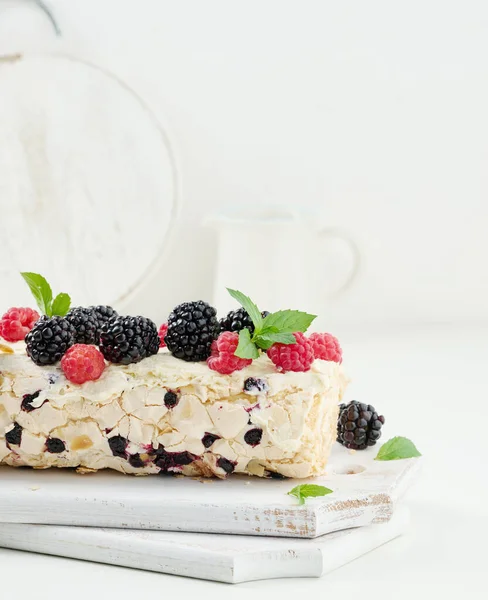 Baked Meringue Roll Cream Fresh Fruits White Wooden Board Delicious — Foto de Stock