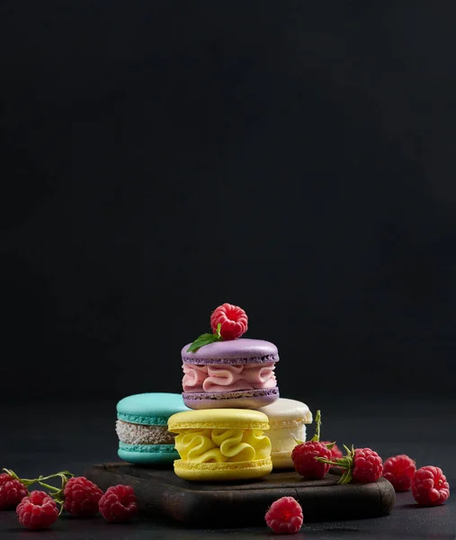 Stack Multi Colored Macaroons Wooden Board Delicious Dessert — Zdjęcie stockowe