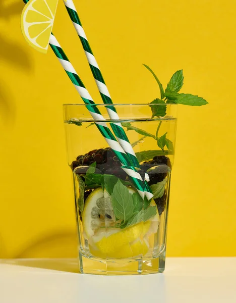 Transparent Glass Lemonade Mint Leaves Lemon Slices Blackberries Middle — Stok fotoğraf