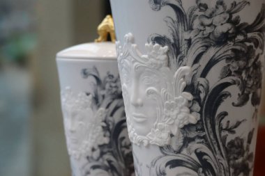 Limoges 'de yapılmış güzel porselen vazolar Haviland. 