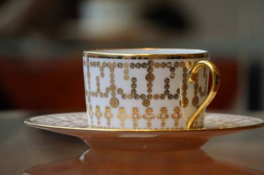 Tablo, porselenden yapılmış Haviland seti.