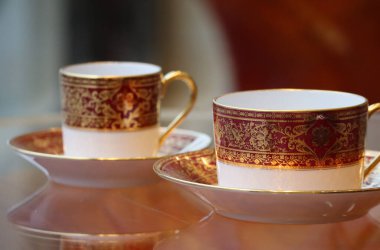 Tablo, porselenden yapılmış Haviland seti.