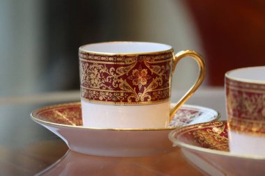 Tablo, porselenden yapılmış Haviland seti.