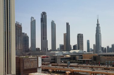 Dubai şehir merkezindeki gökdelenler Burj Halife 'nin etrafında