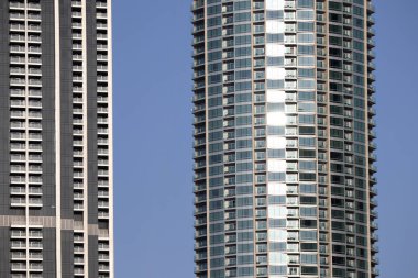 Dubai şehir merkezindeki gökdelenlere yakın çekim