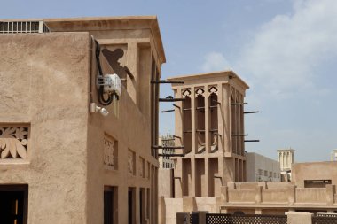 Orta Doğu 'nun evlerindeki eski havalandırma sistemi, Dubai' nin eski bölümü, Deira bölgesi.