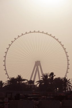 Dubai, dünyanın en büyük ve en uzun dönme dolabı, Dubai Marina bölgesine yakın Bluewaters Adası 'nda.