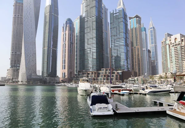 Skyskrapor Och Konstgjord Kanal Dubai Marina — Stockfoto