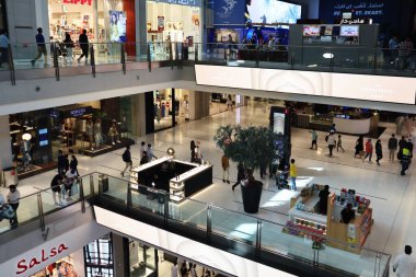 Ramazan sonunda, Kurban Bayramı 'nda Dubai Alışveriş Merkezi.