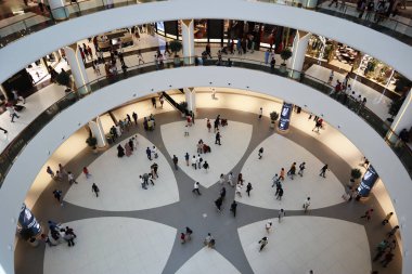 Ramazan sonunda, Kurban Bayramı 'nda Dubai Alışveriş Merkezi.