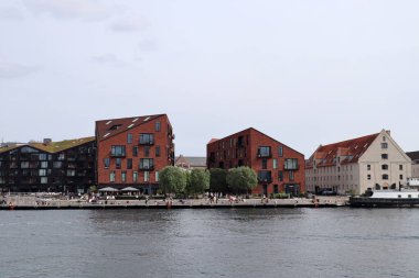Kopenhag Limanı 'nda eski ve yeni mimarinin karışımı.