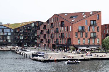 Kopenhag Limanı 'nda eski ve yeni mimarinin karışımı.