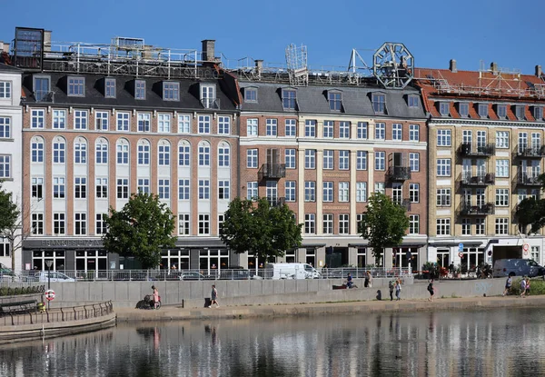 晴れた日にコペンハーゲンのウォーターフロントに家 — ストック写真