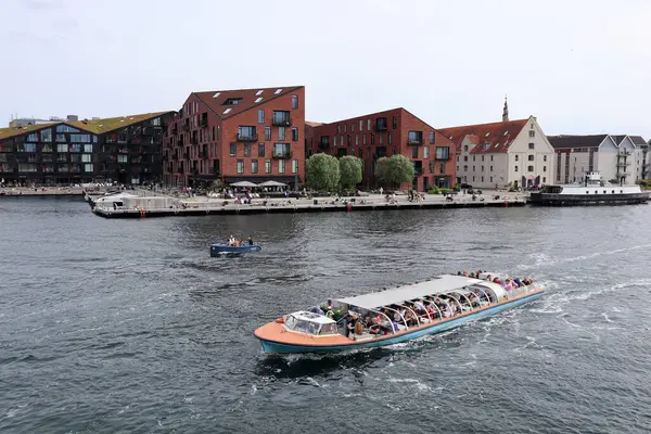 哥本哈根港新旧建筑的混合 — 图库照片