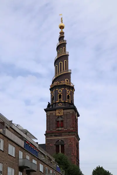 哥本哈根Vor Frelser Kirke Chruch的扭曲塔 — 图库照片