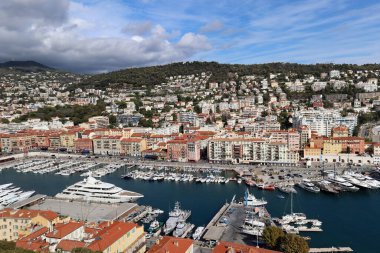 Nice, Fransa - 25.09.2022: Nice manzarası ve limanı Mont Boron parkından