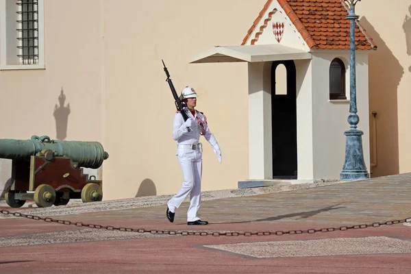 摩纳哥 摩纳哥 2022 摩纳哥亲王宫的卫兵 — 图库照片