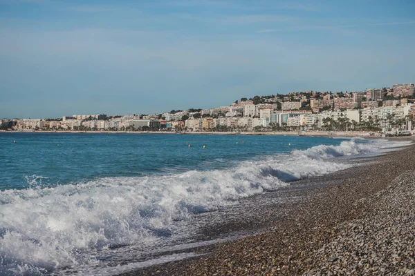 Rano Widok Nicei Plaż Morza Śródziemnego Falami — Zdjęcie stockowe