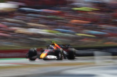  Sergio Perez (MEX) Redbull Racing RB18