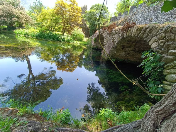 Ninfa Park Perfect Mix Nature Water Flora Fauna Ancient Ruins — Stock Fotó