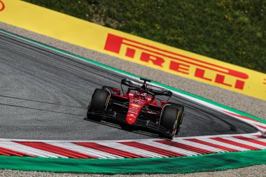 Charles Leclerc (MON) Ferrari F1-75 